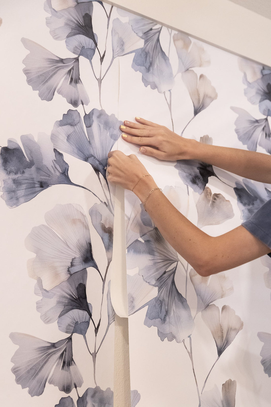 Watercolor Wallpaper: Soft Washes Blending Colors Like Dreams - Painted Paper